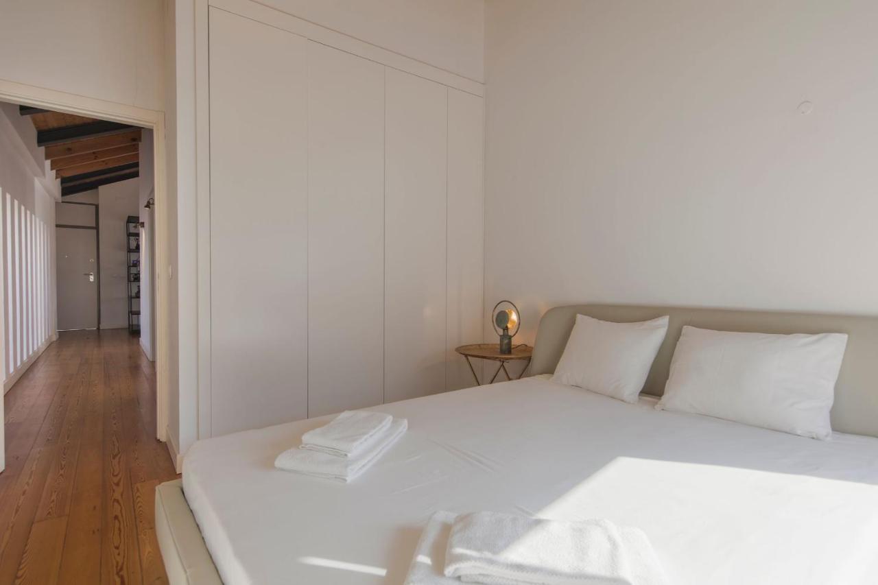 Bairro Alto Stunning Flat With Balcony By Lovelystay リスボン エクステリア 写真