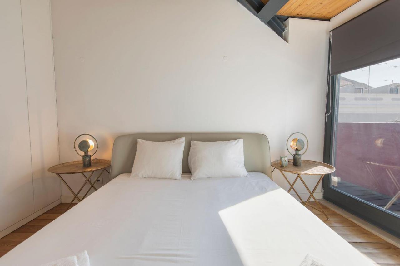 Bairro Alto Stunning Flat With Balcony By Lovelystay リスボン エクステリア 写真