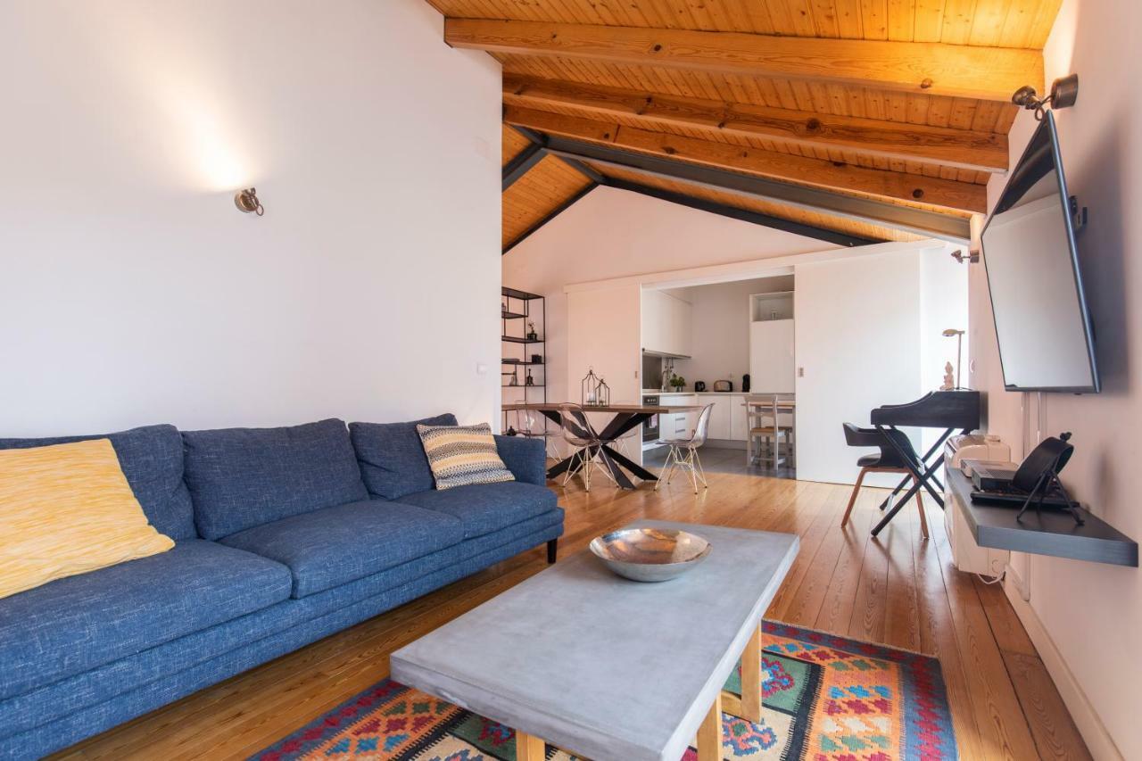 Bairro Alto Stunning Flat With Balcony By Lovelystay リスボン エクステリア 写真